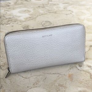 Matt & Nat Central Purity Collection Vegan Zippered Wallet